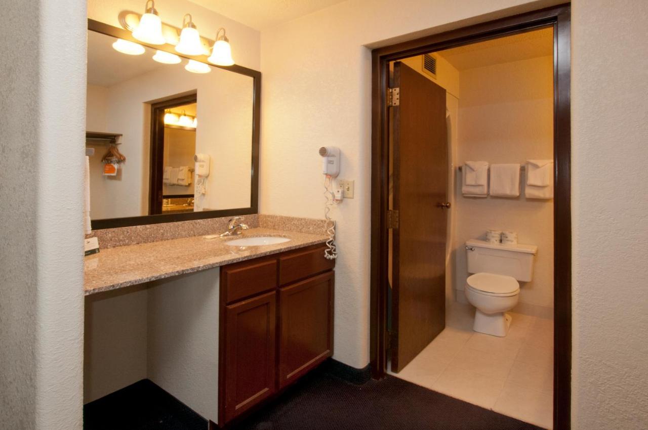 Quality Inn Stadium Area Green Bay Ngoại thất bức ảnh